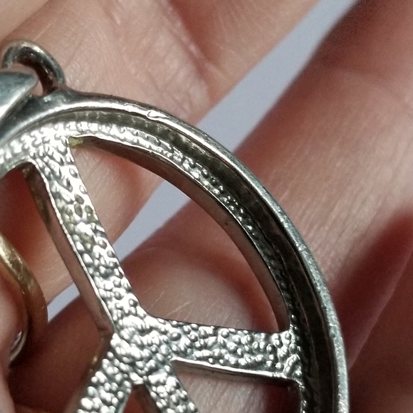 Relisted - Peace sign pendant silver tone metal hippie style - Picture 3 of 12